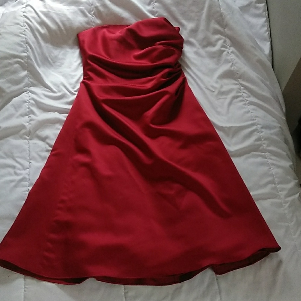 Classy red 👄 Alfred Angelo dress